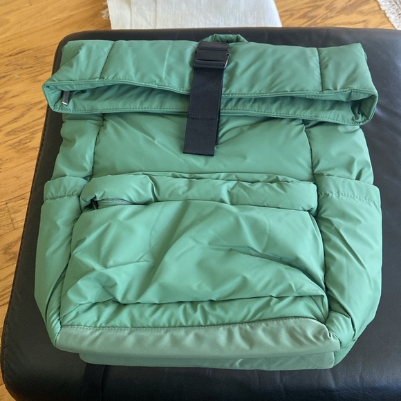 Puffer 16" Backpack Tan - Open
Story new 🆕 - Picture 10 of 10